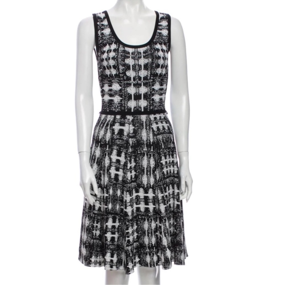 NWT Carmen Marc Valvo Black & White Knit Fit & Flair Dress
